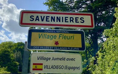 Panneau d'entrée dans le village et l'Appellation Savennières